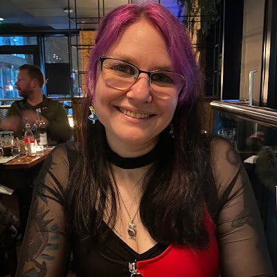 Foodie. Nerd. Metal head. Gamer. Druid. Anglophile. Goth. She/her🏳️‍🌈
@WIGJ Ambassador 
IT Engineer @MediaMolecule
Views are my own