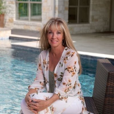 Kimberly Habermehl owns and manages Premier Town & Country Realty. Kimberly’s vision was to start a unique boutique style company that would allow her to focus