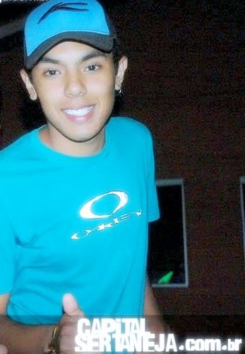 - Eu so do tamanho daquilo que sinto, que vejo e que faço, não do tamanho que os outros me enxergam! ( bob marley )