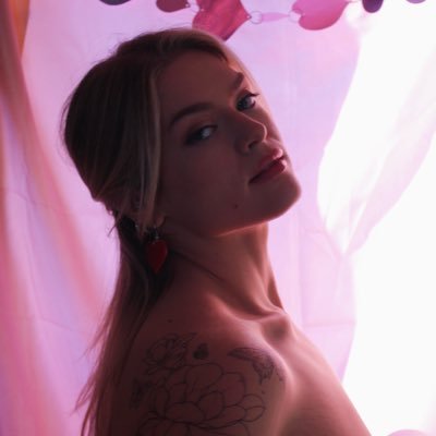 luvwtch's profile picture. she/her
22
♒️