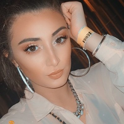 AnnButler186316's profile picture. Single
#Lovebirds 
Hookup 😋❤️💯🌹