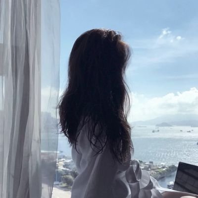 RoseFlo14830767's profile picture. 