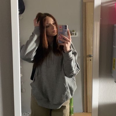 nemmcovaa's profile picture. sending hugs ^_^