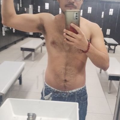 Me encanta exhibirme en boxers o sin ropa , soy neutro