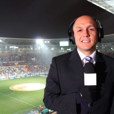 Narrador de fútbol / Locutor / Columnista / Anunciador de eventos deportivos.