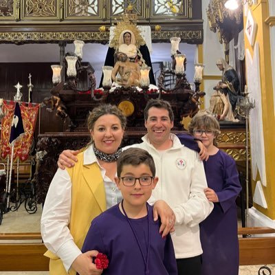 De Almendralejo (Badajoz), padre de 2 pequeños Jesús y Carlos, Cristiano y Cofrade, autónomo trabajador, de Derechas y ESPAÑOL.