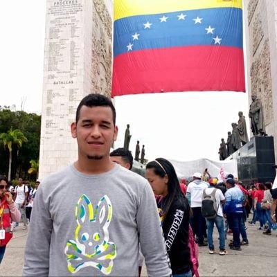 La revolución requiere los mejores cuadros Jóvenes y de los más experimentados en una llave inseparable que construirá el socialismo Chavista!😎