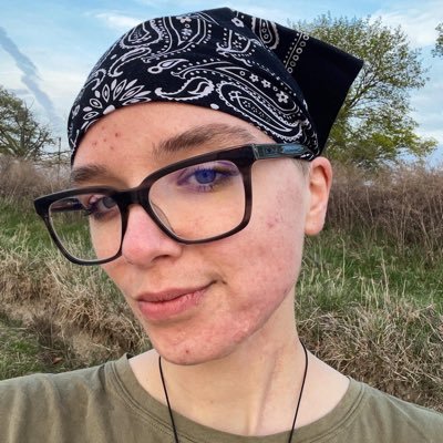 loganzelenak's profile picture. they/them