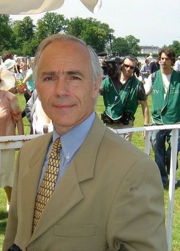 Champion des amateurs (gentlemen riders), recordman des victoires dans une même année (53) 
Fondateur des premières Ecuries de copropriétaires de chevaux.