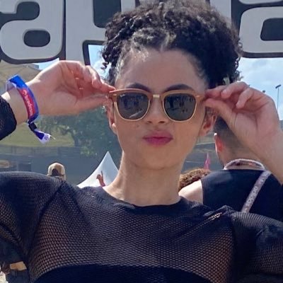 Kerooul's profile picture. Praticante do deboismo mas as vezes noiada 🌈