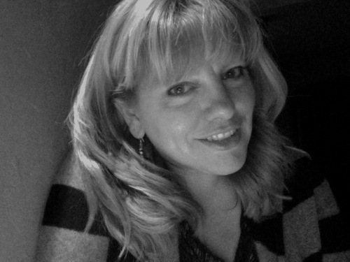 Integrated marketing communicator for healthcare association. Chicago sports lover; so used to highs and lows! Likes traveling, playing poker and photography.