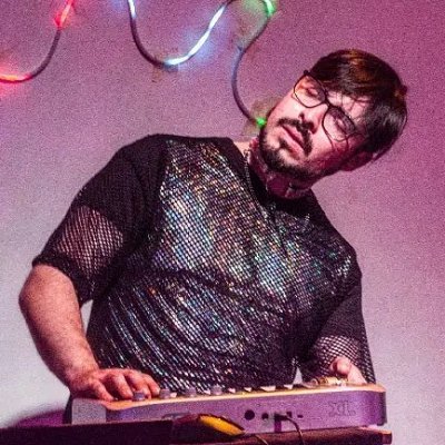 Making nostalgic sounds for nostalgic people 🌃|| psychologicallymarried to @diamandarks 💖 月光 t e m p l e merch at: https://t.co/md8fVHWeTM
