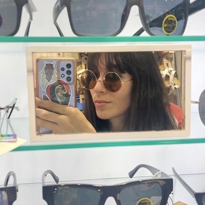 👽