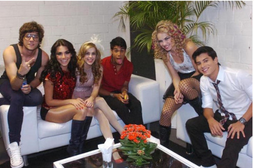 ♥♥esse twitter e dedicado para @lua_blanco @melfronckowiak @chayleao @Aguiarthur @MicaelBorges_ @sophiaabrahao 
amamos todos voçês forever REBELDE♥♥