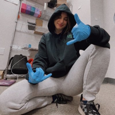 laurenshade1's profile picture. friendly neighborhood bisexual | she/her | all I know is read and be delulu | 22