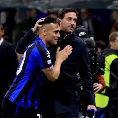 CyrusInterista's profile picture. Interista 💙🖤