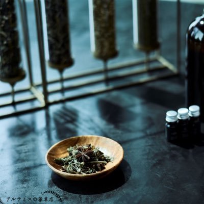 満月の日だけカートオープン🌕  特別な日に特別な香りを 🛖🧙‍♀️shop owner : MISA 🧝‍♀️🌿Aroma,Herb : AkikoYamamoto（Cardamom Corp.）🧚‍♀️📝Designer : Me-co🎞 Photography : Yoichi Onoda