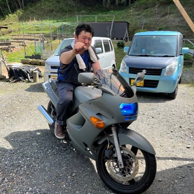 愛車kawasakiZZR 京都府綾部市在住 #トラック乗り セカちゃんと言う名でYouTubeやってます。主に #車 #バイク、 #DIY関連の動画です。チャンネル登録 応援よろしくお願いします。