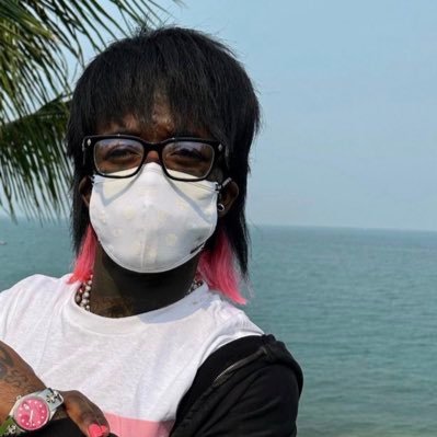 ShexQueenV's profile picture. ♊️Minding my business and drinking water.