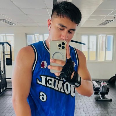 RockyRave28's profile picture. Your friendly Cabin Crew • Fly High! ✈️ 6'2" | Tall, Dark and Tall 😂| IG&TG: RockyRave28