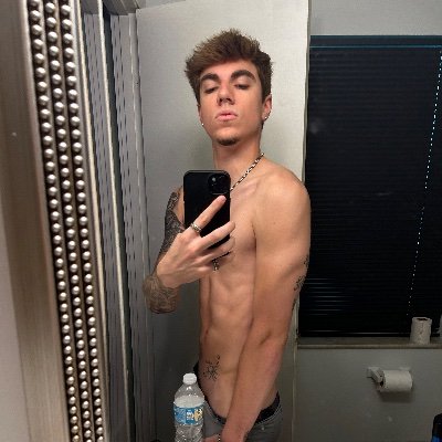 Imloganfoxx's profile picture. I look unreal naked 😱50% off my OF for the next 20 people 👇🏽