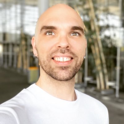 Licenciado en Derecho • Máster en Gestión Administrativa • Socioliberal • 🇪🇸🇪🇺🏳️🌈
