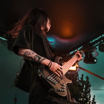 Dark Charybdis 暴噬者 Bassist, lyricist|睡眠智障|貓貓的哥哥|職場求生指南 Co-host