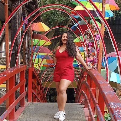 Carioca da Gema, Capricorniana de Janeiro, Vaidosa por opção, Instrutora de Muay Thai, Professora de Matemática e o resto você descobre! 🌊🐐🥊🌞💅