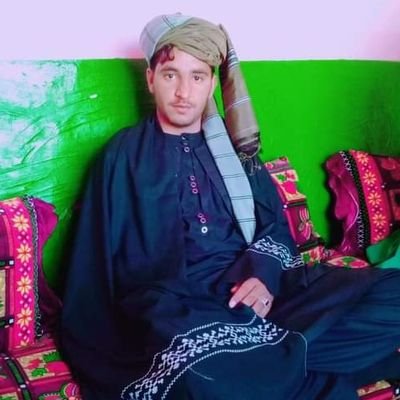 ستا د نظر اور ته به ګلونه سپیلني کړمه
ځار به دې د تراړو تراړو شونډو پسرلي کړمه
