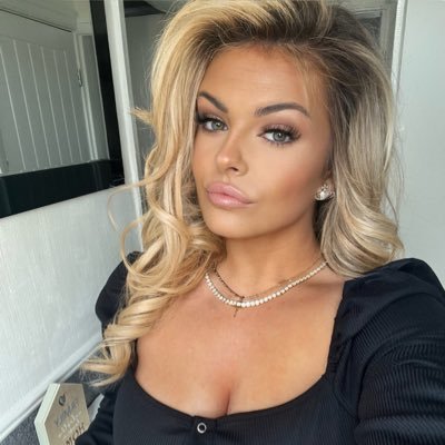 Your favourite busty blonde x x x x      Insta : ells_ann