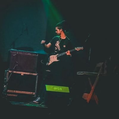 um músico qualquer
guitarrista da @jahnoaoficial
produtor músical
só um pouquinho viciado em café e musica
696