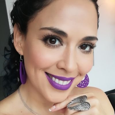 ACTRIZ DE TELEVISION Y TEATRO, CONDUCTORA DE TV.
DISEÑADORA DE INTERIORES.
MAQUILLADORA
Emprendimiento @abluperu en instagram, ropa de bebé 100% algodón pima