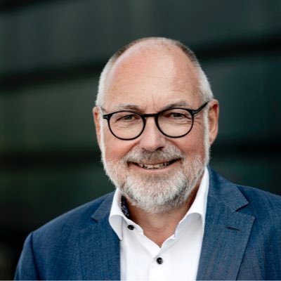 Bestyrelsesmedlem og politisk kommentator. Tidl. adm. dir. for De Samvirkende Købmænd. Tweeter om #dkpol #dkbiz Fang mig på mail@johnwagner.dk ell. 20 23 26 16.