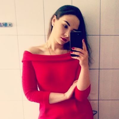 Political scientist, PhD in Social Sciences.
Coffeeholic, perfume freak.
Mangia bene, ridi spesso, ama molto.