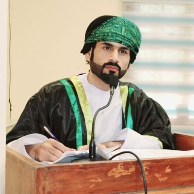 دكتوراه في الشعر الجاهلي ومشرف مادة اللغة العربية، ولائي لله، ثم للوطن، ولجلالة السلطان🇴🇲
