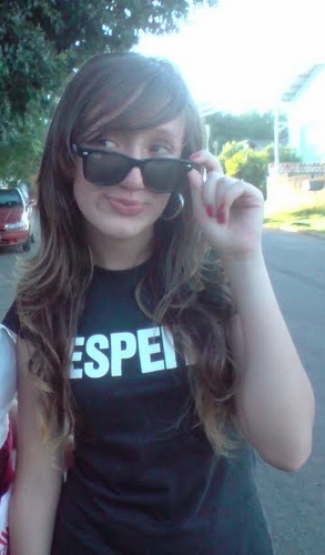 menina qe fala, qe pensa, ouve e comenta .... só ñ garante falar oqe vc deseja ouvir '   deciphers