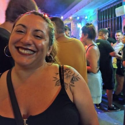 Comunicadora social. Feminista y conurbana siempre. Trabajadora del Noticiero de la TV Pública del @sipreba