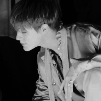 ninell8zm's profile picture. ว่าง