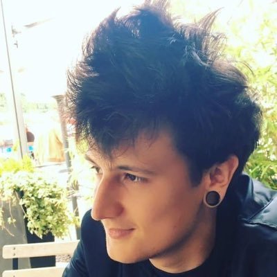 J’arrêterai de jouer à Pokémon le jour où je serais devenu le meilleur dresseur. Mais en attendant je suis dev.
