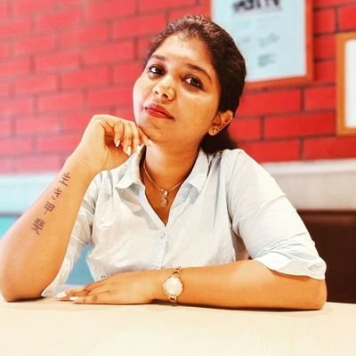 ShravanaTirtha's profile picture. Worth the hype 👩🏻‍💻