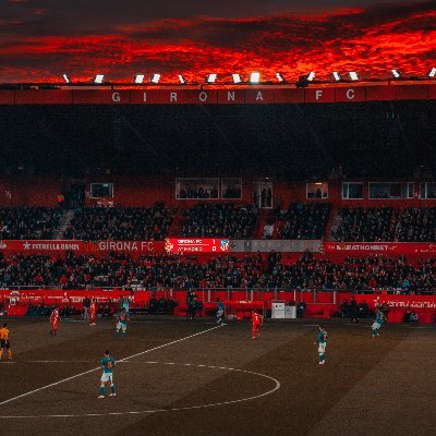 De gedachtegang van een eigenwijs persoon op het internet.

Veelal voetbal georiënteerd.

Stiekem een kleine liefde voor Ajax.