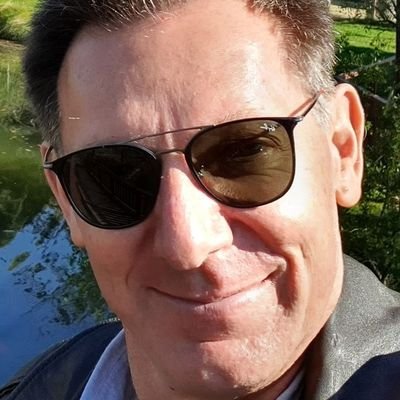 rselle's profile picture. 