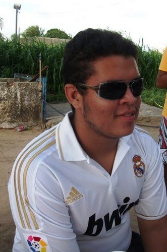 Cristão,Jogador de Tênis,Torcedor do NACIONAL DE PATOS e do VASCO DA GAMA e estudante de Contabilidade