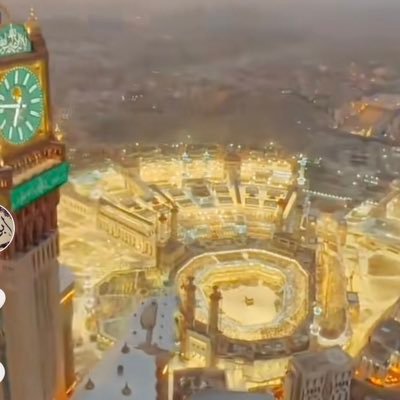 في منتصف المقابر ينام شخص أحبه أكثر من ألف حي .(هو في الصوره رحمك الله 😍