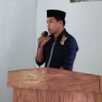 mengendarai motor
