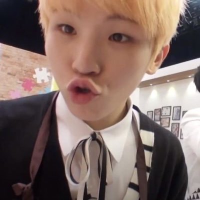 wo0zisgf's profile picture. she/her 21 ♡