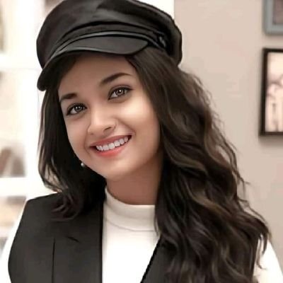 छोटी छोटी बात पर जिद करने वाली
अकेले में रोना सिख गयी
देख माँ तेरी बेटी अब बड़ी हो गयी ...😔😔