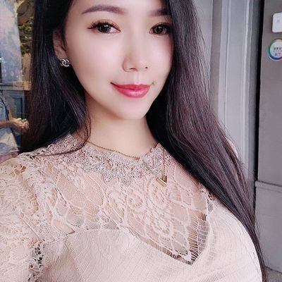 Fun romantic girl open to meeting someone who values my time as I do theirs.