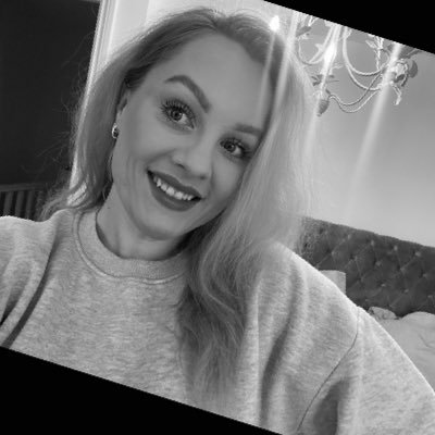 29|ADHD 🌈multi passionate🤷🏼‍♀️away with the fairies💭humanities & social sciences student✍️🧠books,music & chai lattes keeping me somewhat sane🧘🏼‍♀️