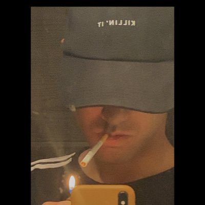 t_libm_lick's profile picture. i once sniffed sugar pretending it was cocaine